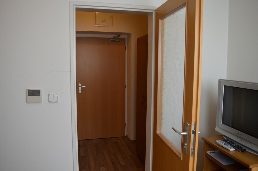 براتسيلافا Hotel Akademik المظهر الخارجي الصورة
